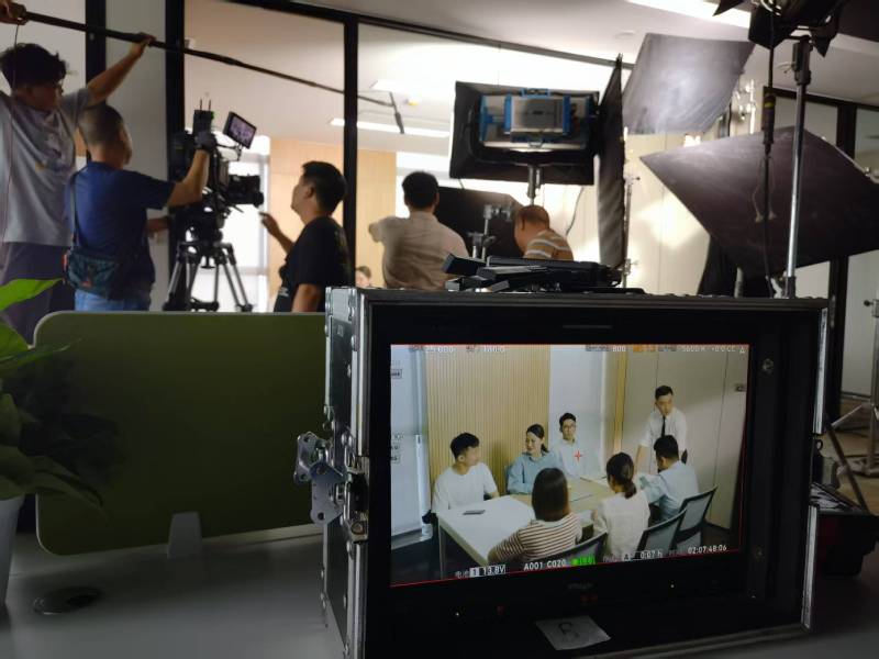 长宁县TVC拍摄公司：科技产品视觉化大师，诠释未来感与功能美学